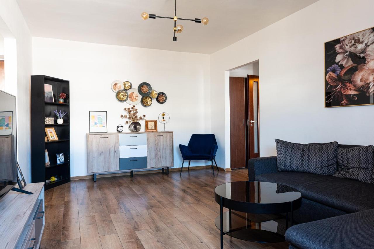 2 Camere, Ultracentral, Piata Universitatii