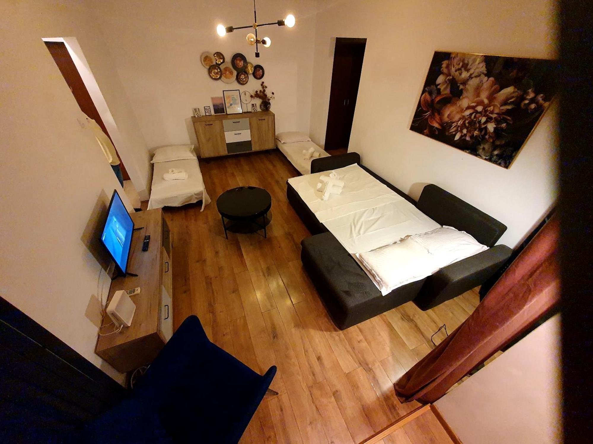 2 Camere, Ultracentral, Piata Universitatii Bucarest