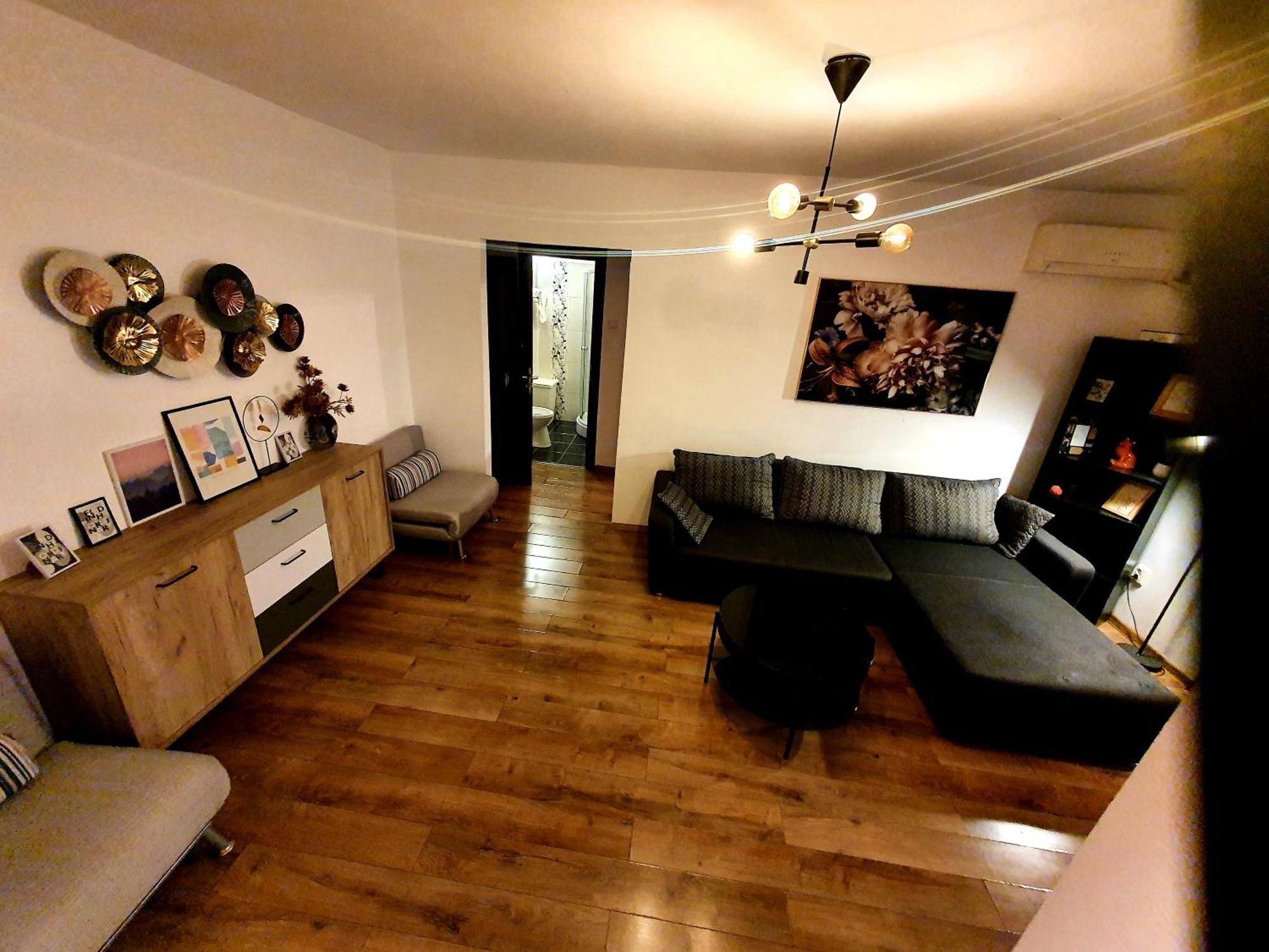 2 Camere, Ultracentral, Piata Universitatii